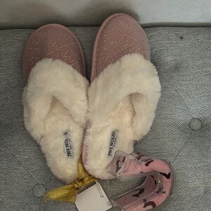 True Religion Quilted Pink Slippers with Cream Faux-Fur